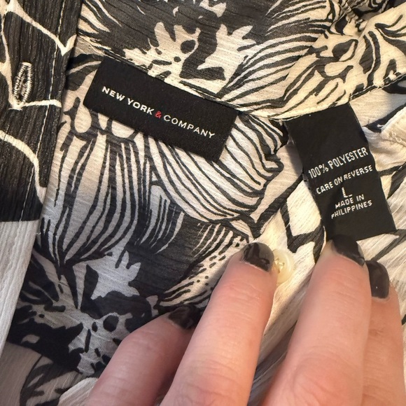 New York & Company Black and White Floral Swim Coverup - Picture 6 of 6